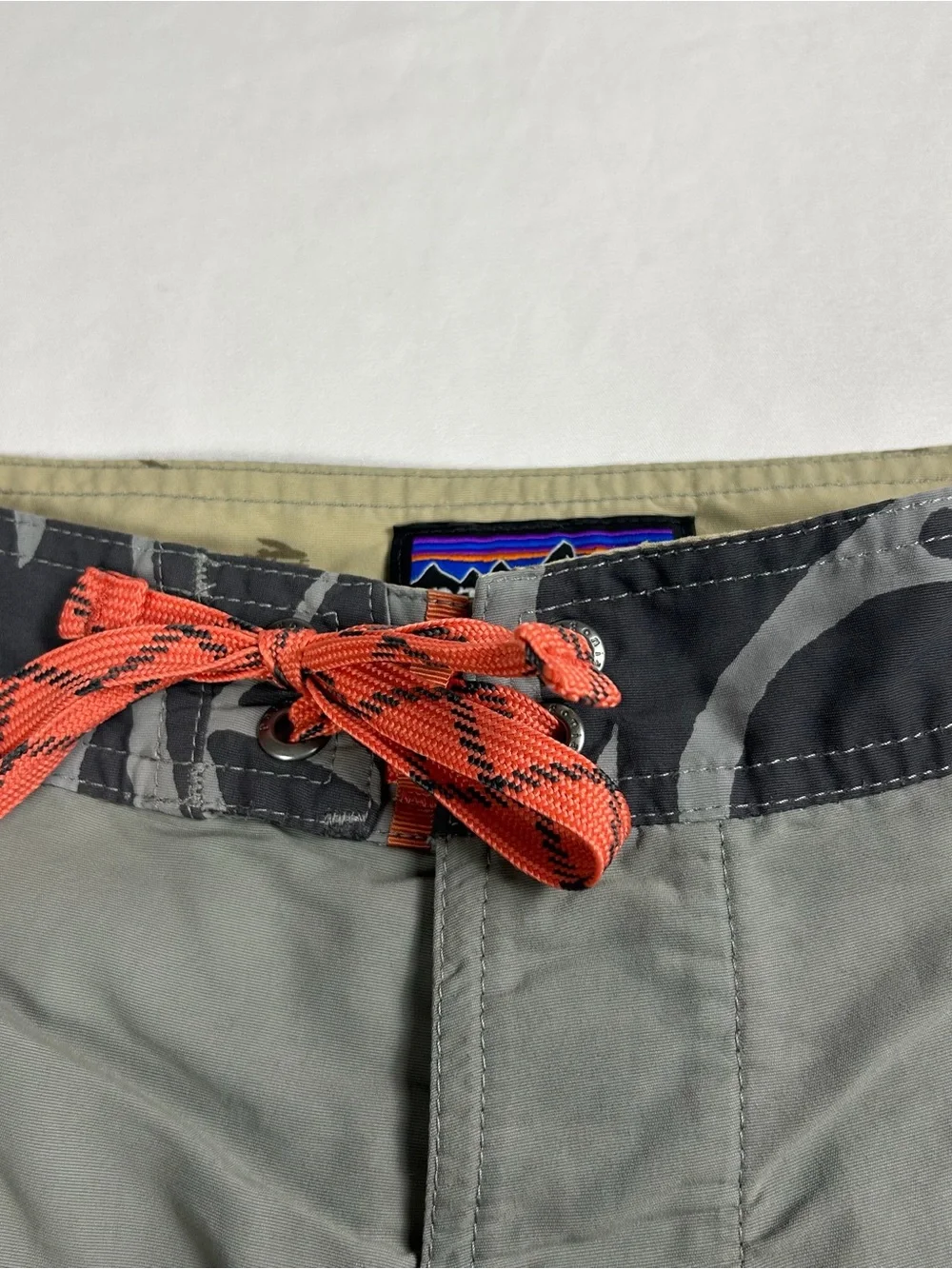Patagonia Men's Wavefarer Board Shorts Size 29 - Gray / Teal Colorblock